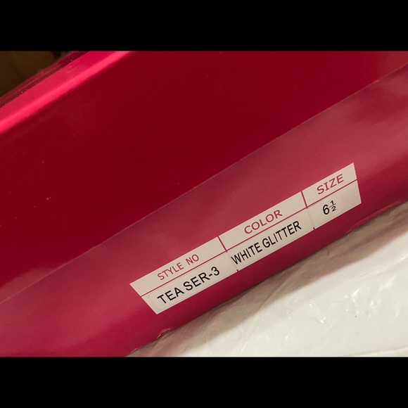 heels - Picture 2 of 6